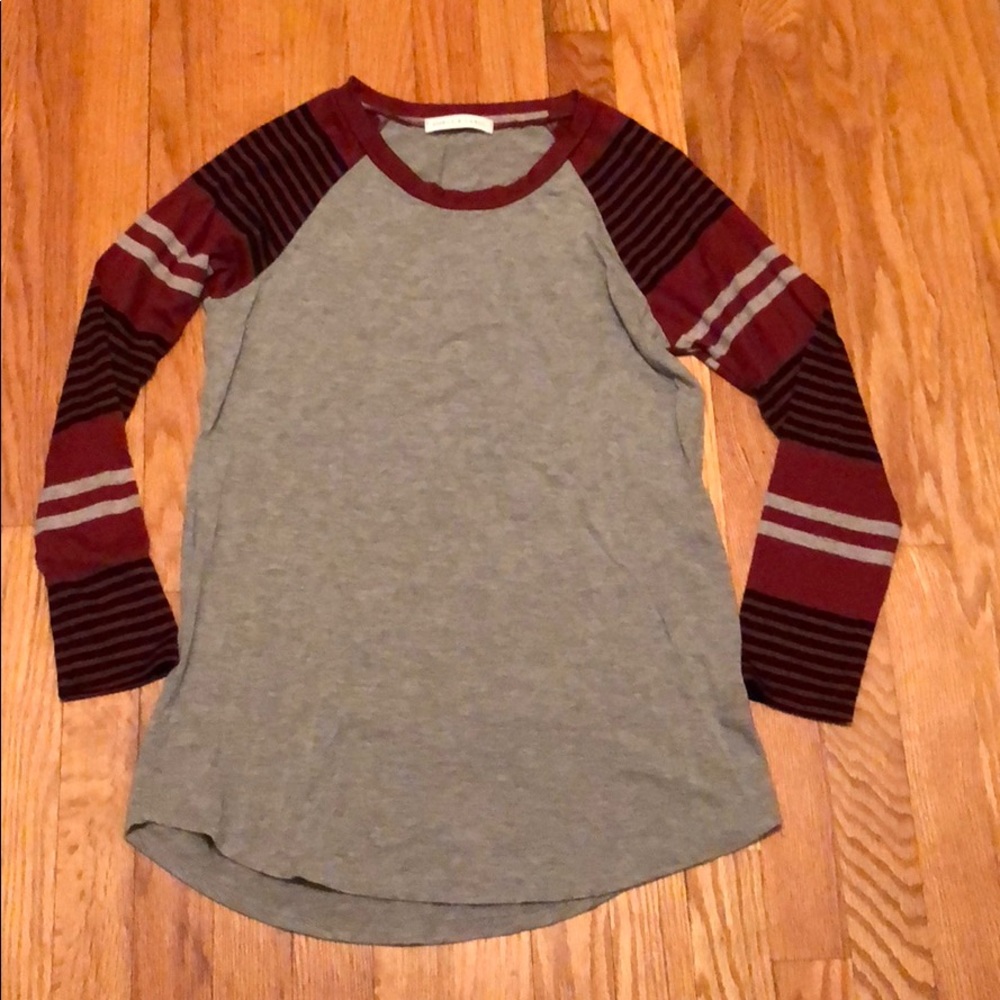 Long patterned sleeve shirt